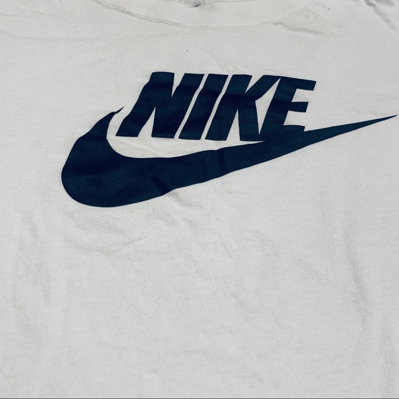🆕 Nike crop size LARGE - Picture 2 of 4